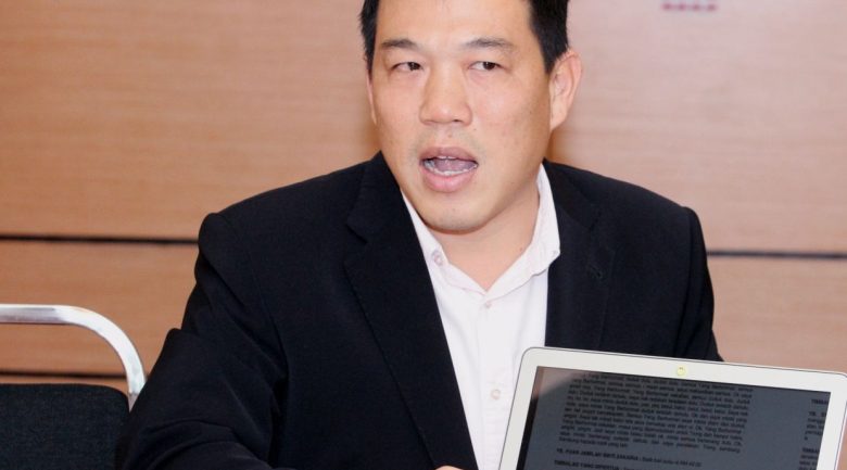 Jalong assemblyman Loh Sze Yee condemn Trong Assemblyman Jamilah Zakaria for making racist remark and races sensitivity at the state assembly recently.