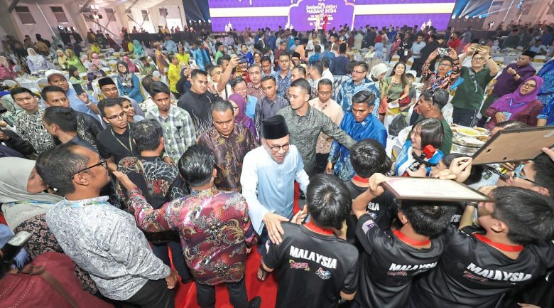 Prime Minister Datuk Seri Anwar Ibrahim closing for the Madani Rakyat Programme at Tapak Pesta, Sg Nibong.

( May 5, 2024.) ¡ªCHAN BOON KAI/The Star