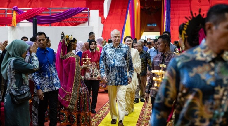 sultan-nazrin-graces-perak-deepavali-celebration-as-mb-saarani-issues-reminder-not-to-take-harmony-for-granted